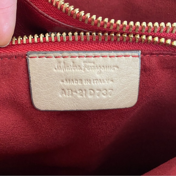 Salvatore Ferragamore beige organizer tote bag - Picture 15 of 16